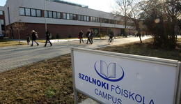 Egyezkedik a kormánnyal a Szolnoki Főiskola