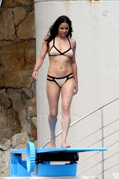 Michelle Rodriguez bikinis képei (3).jpg
