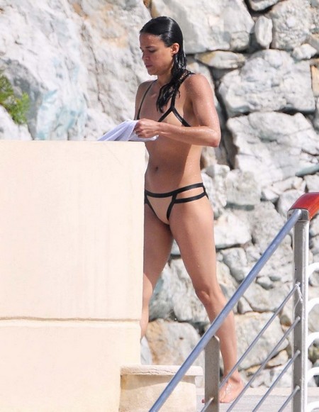 Michelle Rodriguez bikinis képei (5).jpg
