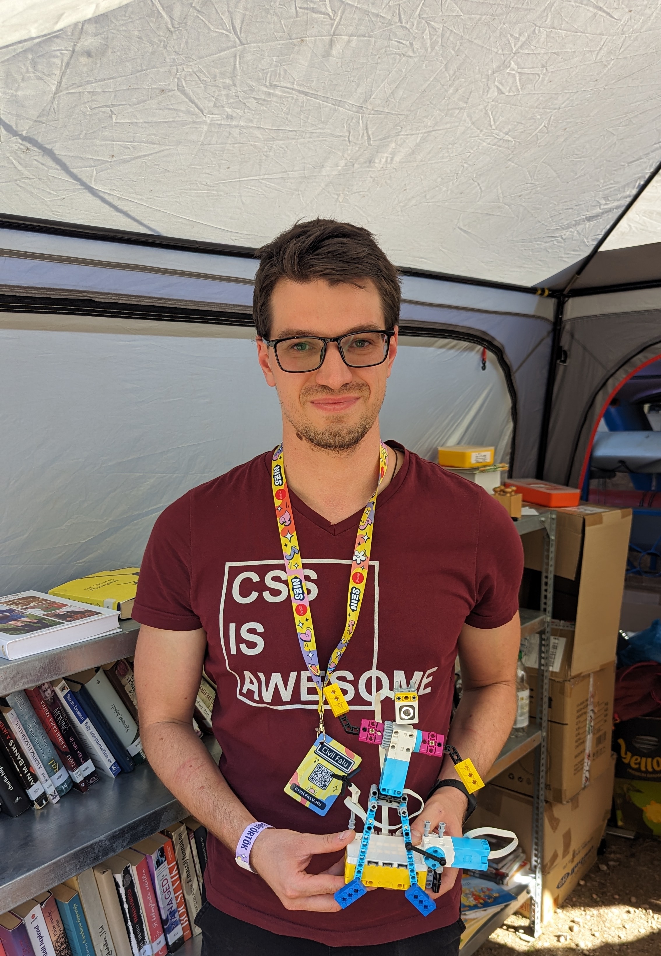 Robotikával az olvasásnépszerűsítésért a SZIN-en