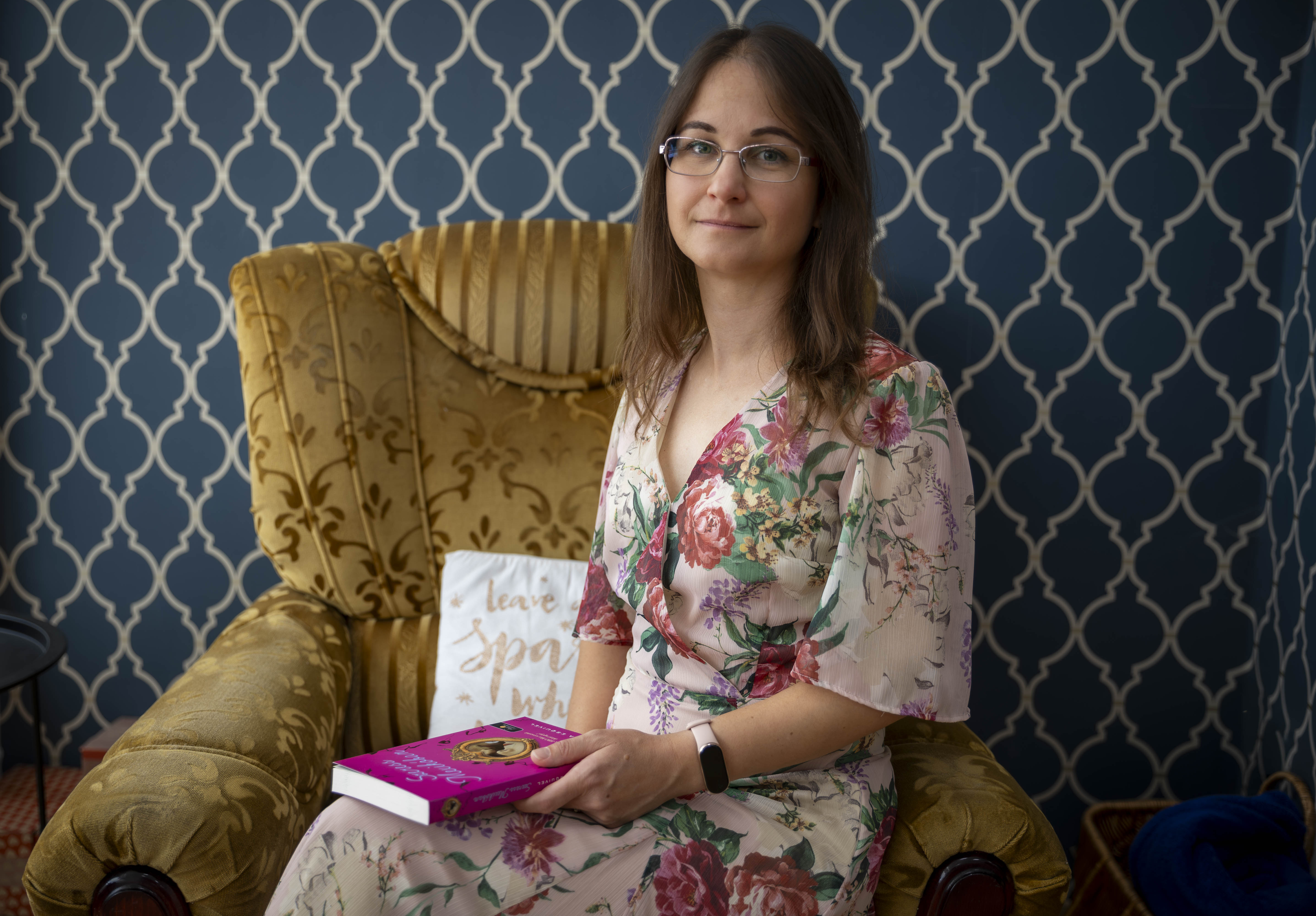 "Szeretek elmélyedni a szavak és jelentések árnyalataiban" - interjú Dornbach-Apró Tímea fordítóval