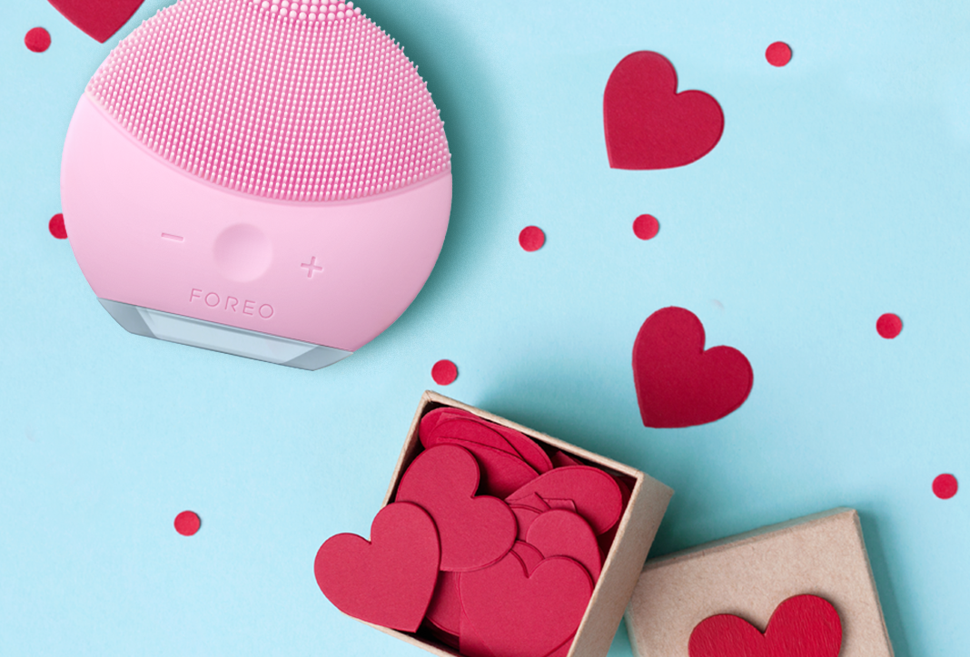 03_foreo_valentine_s_day_perfect_gift.png