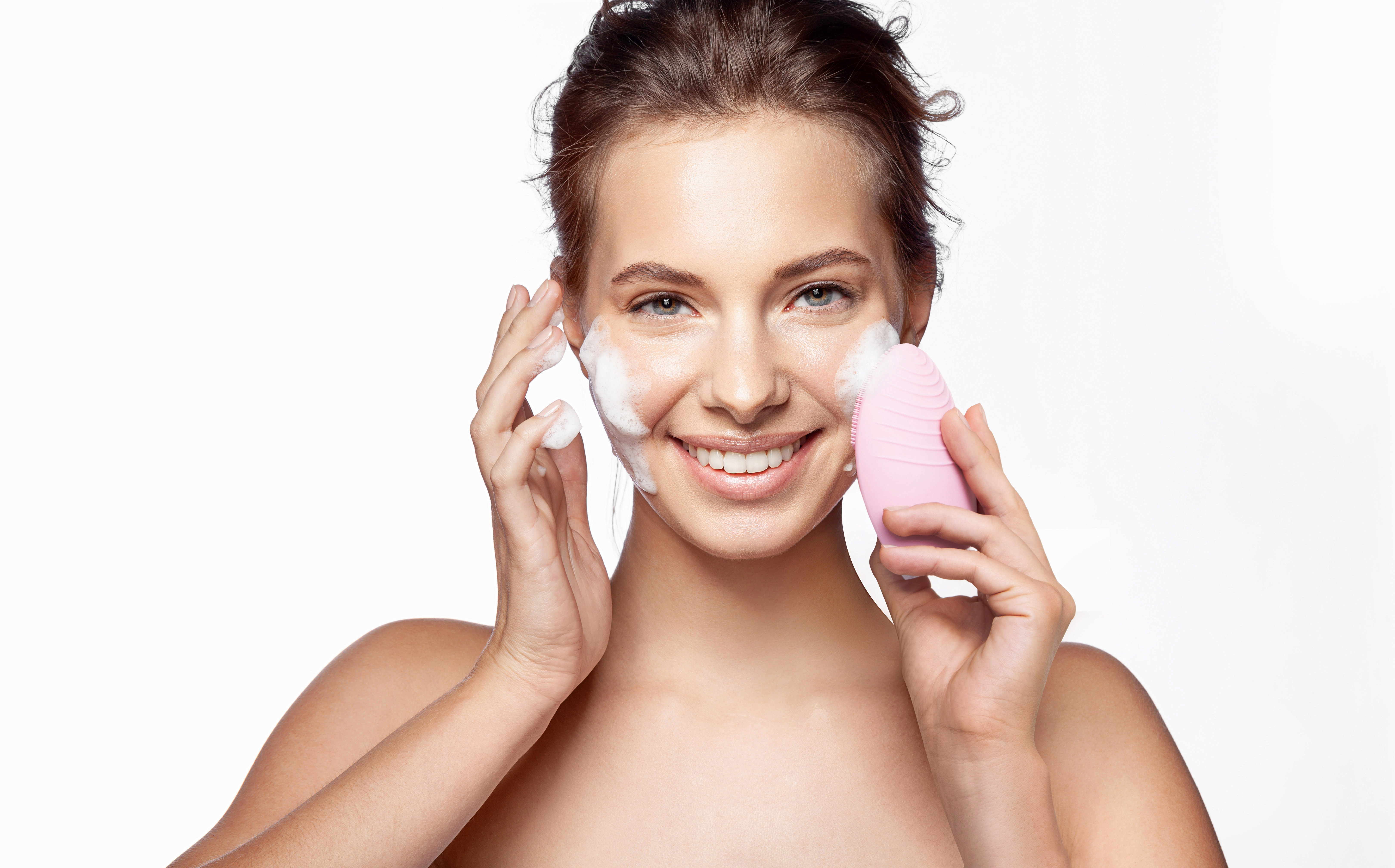 05_foreo_micro-foam_cleanser_luna_2.jpg