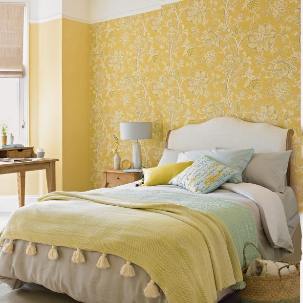 simple-country-bedroom-with-yellow-colour-scheme-620x620.jpg