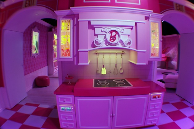 Life-Sized-Barbie-Dreamhouse-Tour-Experience-Florida-Berlin-12.jpeg