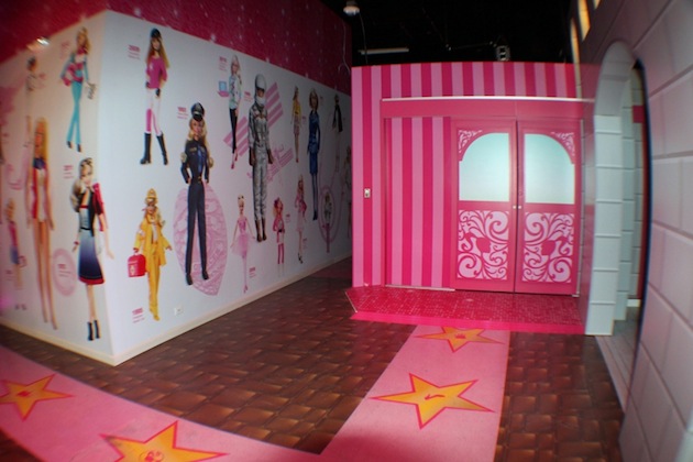 Life-Sized-Barbie-Dreamhouse-Tour-Experience-Florida-Berlin-17.jpeg