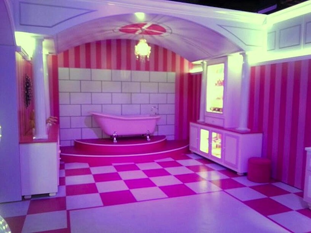 Life-Sized-Barbie-Dreamhouse-Tour-Experience-Florida-Berlin-3.jpeg