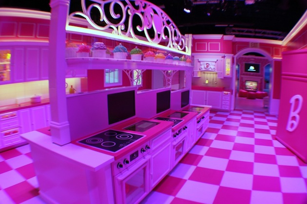 Life-Sized-Barbie-Dreamhouse-Tour-Experience-Florida-Berlin-9.jpeg