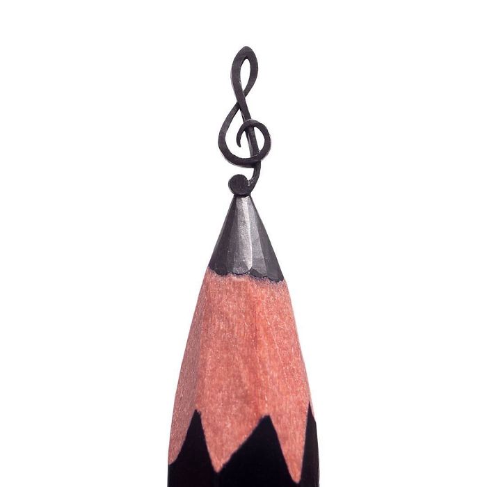 artist-makes-tiny-and-incredible-sculptures-on-the-tip-of-pencils-5ec7763f2cb35_700.jpg