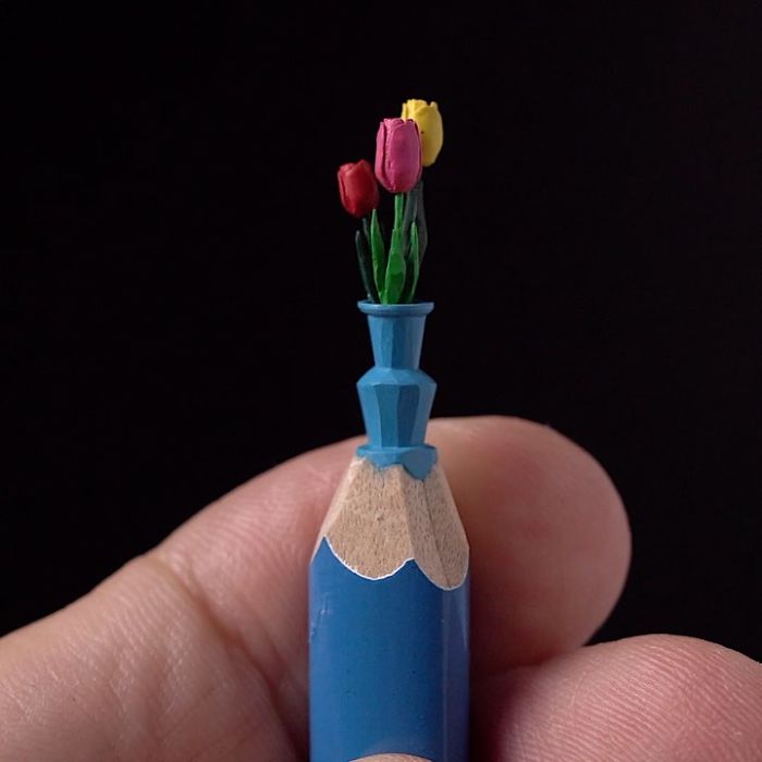 artist-makes-tiny-and-incredible-sculptures-on-the-tip-of-pencils-5ec7771028117_700.jpg