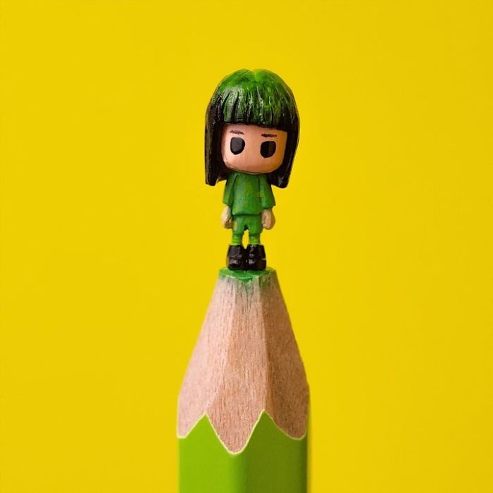 artist-makes-tiny-and-incredible-sculptures-on-the-tip-of-pencils-5ec7772ca5946_700.jpg