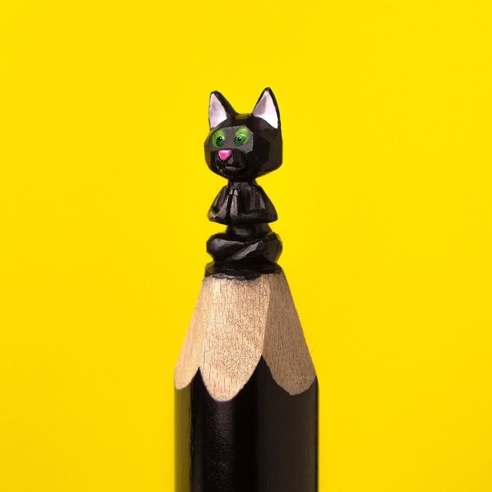 artist-makes-tiny-and-incredible-sculptures-on-the-tip-of-pencils-5ec777505c815_700.jpg