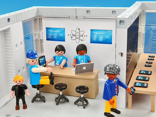 e8bb_playmobil_apple_store_genius_bar.jpg