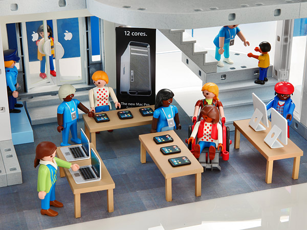 e8bb_playmobil_apple_store_sales_floor.jpg