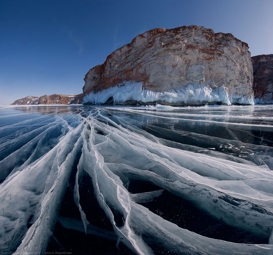 frozen-lake-pond-ice-8_880.jpg