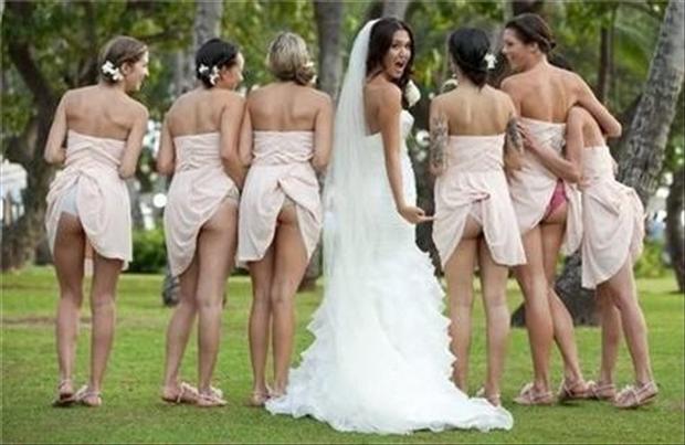 funny-wedding-pictures-bridesmaid-butts.jpg