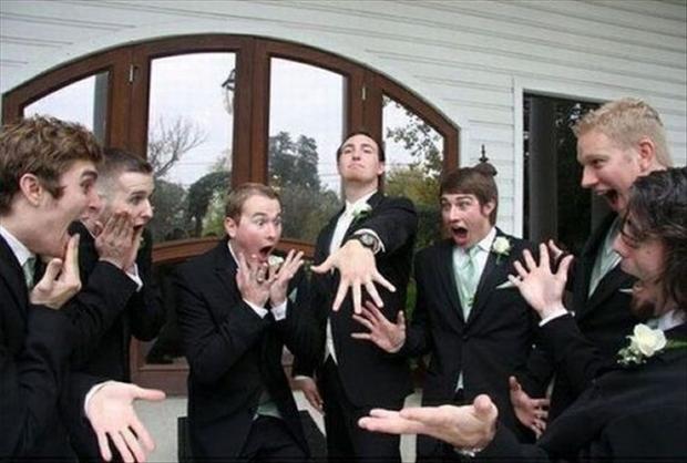 funny-wedding-pictures-grooms-ring.jpg