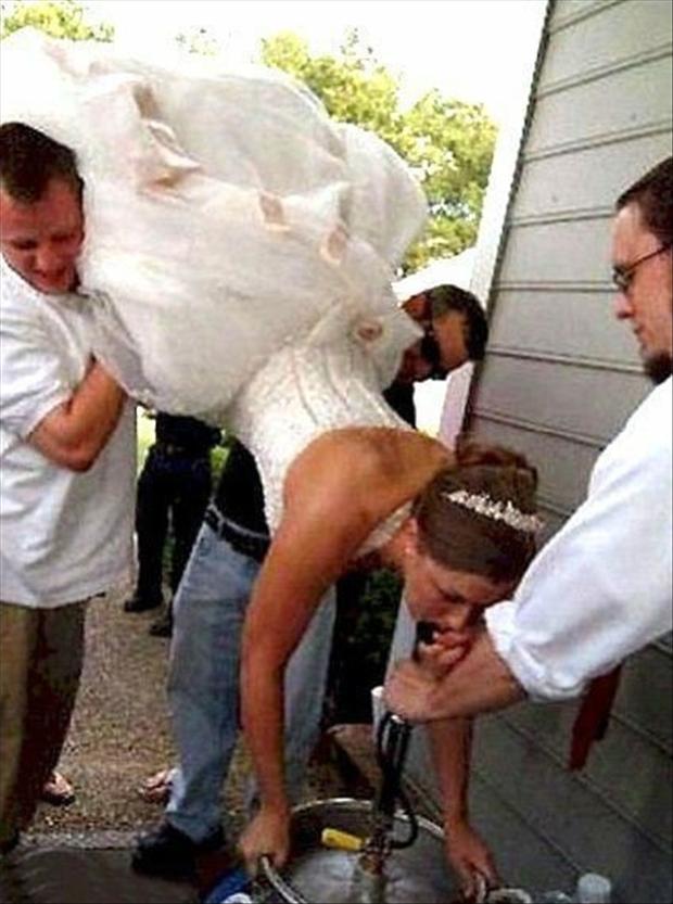 funny-wedding-pictures-keg-stand.jpg