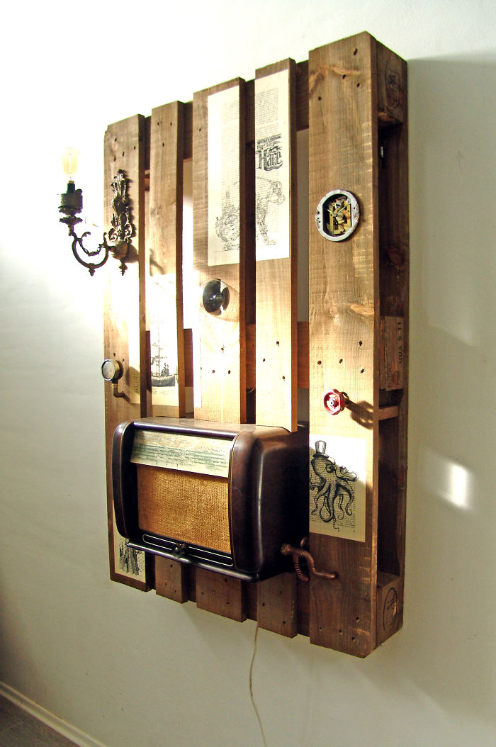 i-transformed-pallets-into-a-functional-wall-decoration-586e183784ee4_700.jpg