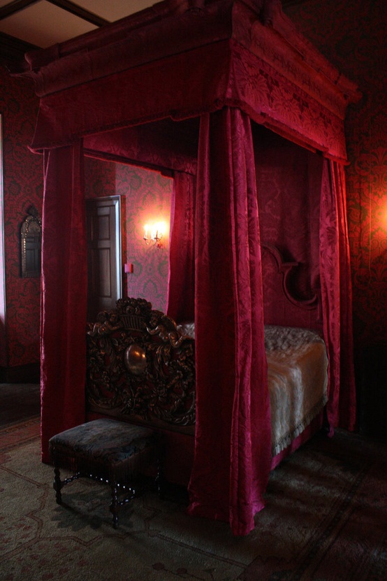 impressive-gothic-bedroom-designs-20.jpg