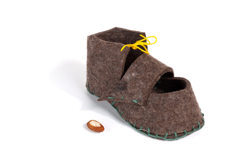 lenka-clayton-one-brown-shoe-designboom-18.jpg