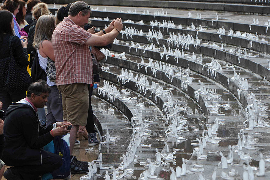 minimum-monument-ice-sculptures-first-world-war-commemoration-nele-azevedo-10.jpg