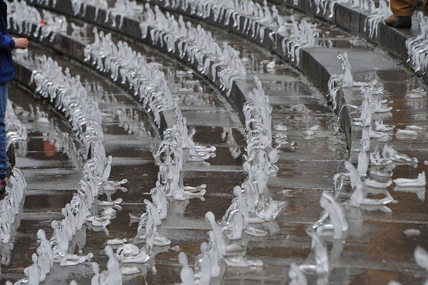 minimum-monument-ice-sculptures-first-world-war-commemoration-nele-azevedo-11.jpg