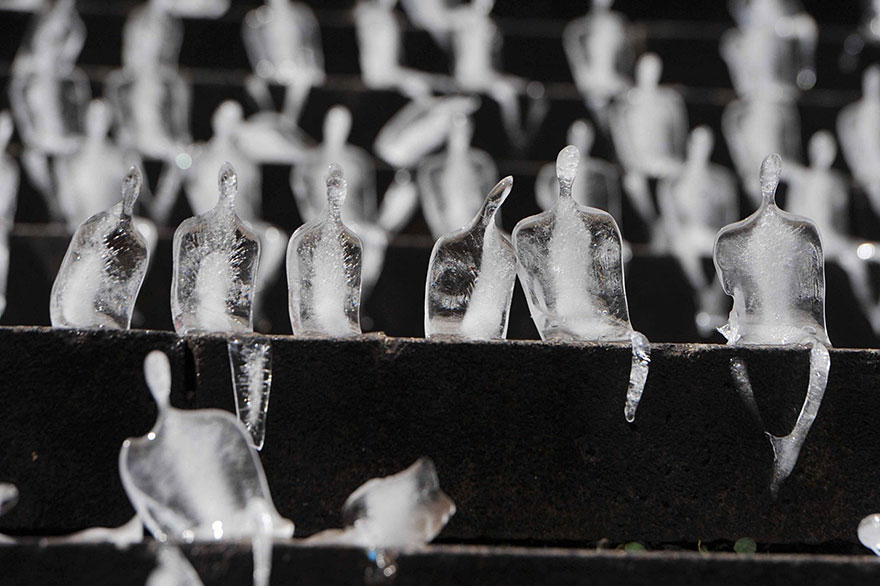 minimum-monument-ice-sculptures-first-world-war-commemoration-nele-azevedo-4.jpg