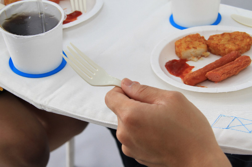 napkin-portable-dining-table-for-two-designboom-02.jpg