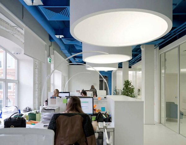 vibrantly-colored-media-agency-office-design-in-moscow3.jpg