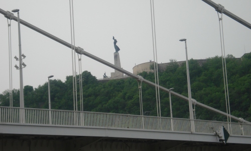 Erzsébet híd 2 - háttérben a Szabadság-szobor
