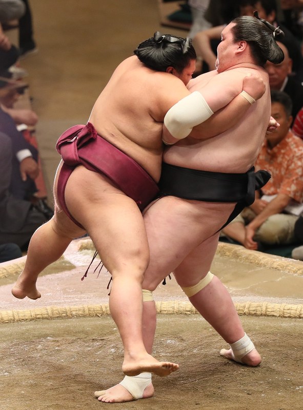 20170529-terunofuji-mitakeumi.jpg