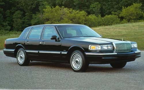 1995_lincoln_town-car_sedan_executive_fq_oem_1_500.jpg