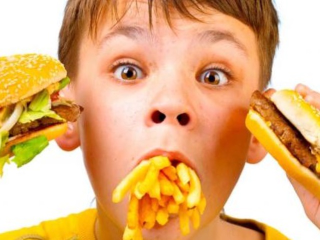 Hogyan védhetjük meg gyermekünket az élelmiszer marketing káros hatásaitól?