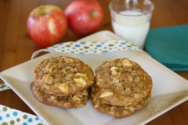 gluten-free-goodie-of-the-week-oatmeal-apple-cookies.jpg