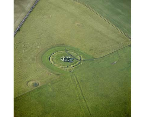 Stonehenge_Visitor-480.jpg