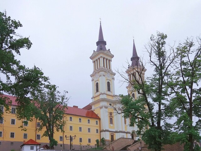 Kegytemplom és kolostor, Máriaradna, Partium