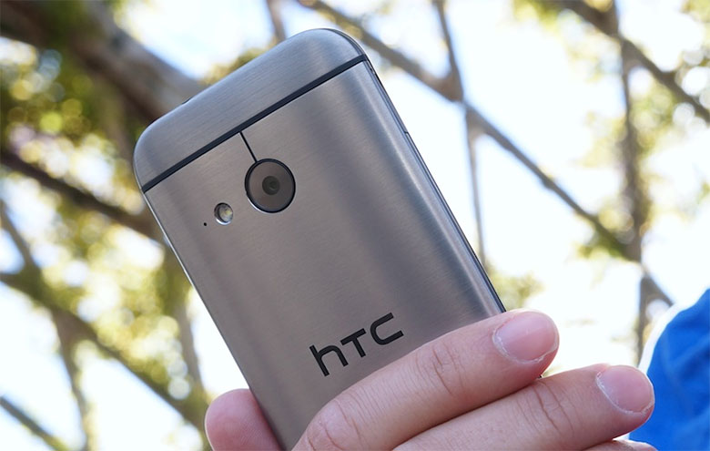 htc-one-mini-2-hand.jpg