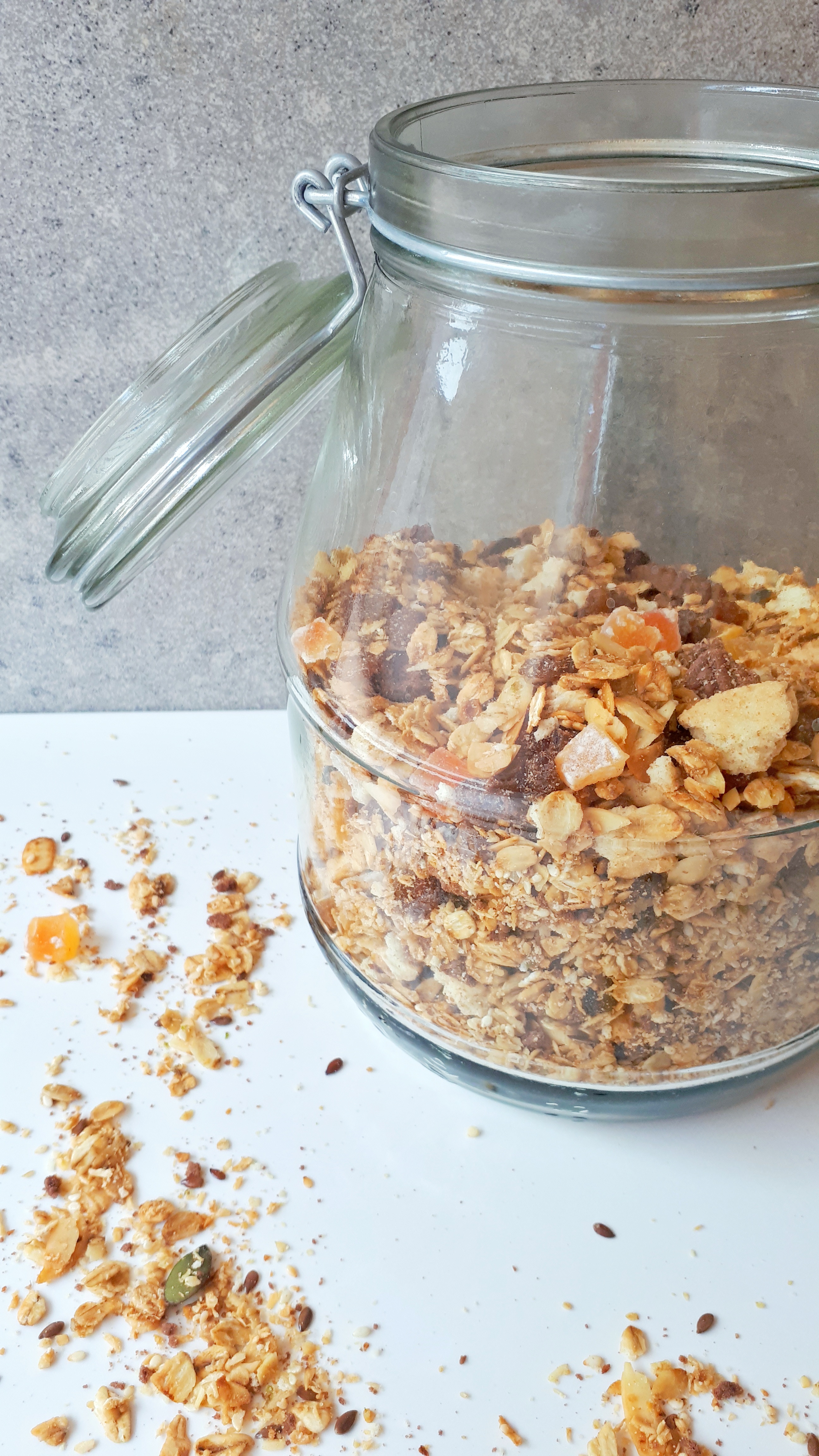 Papaya-lime granola