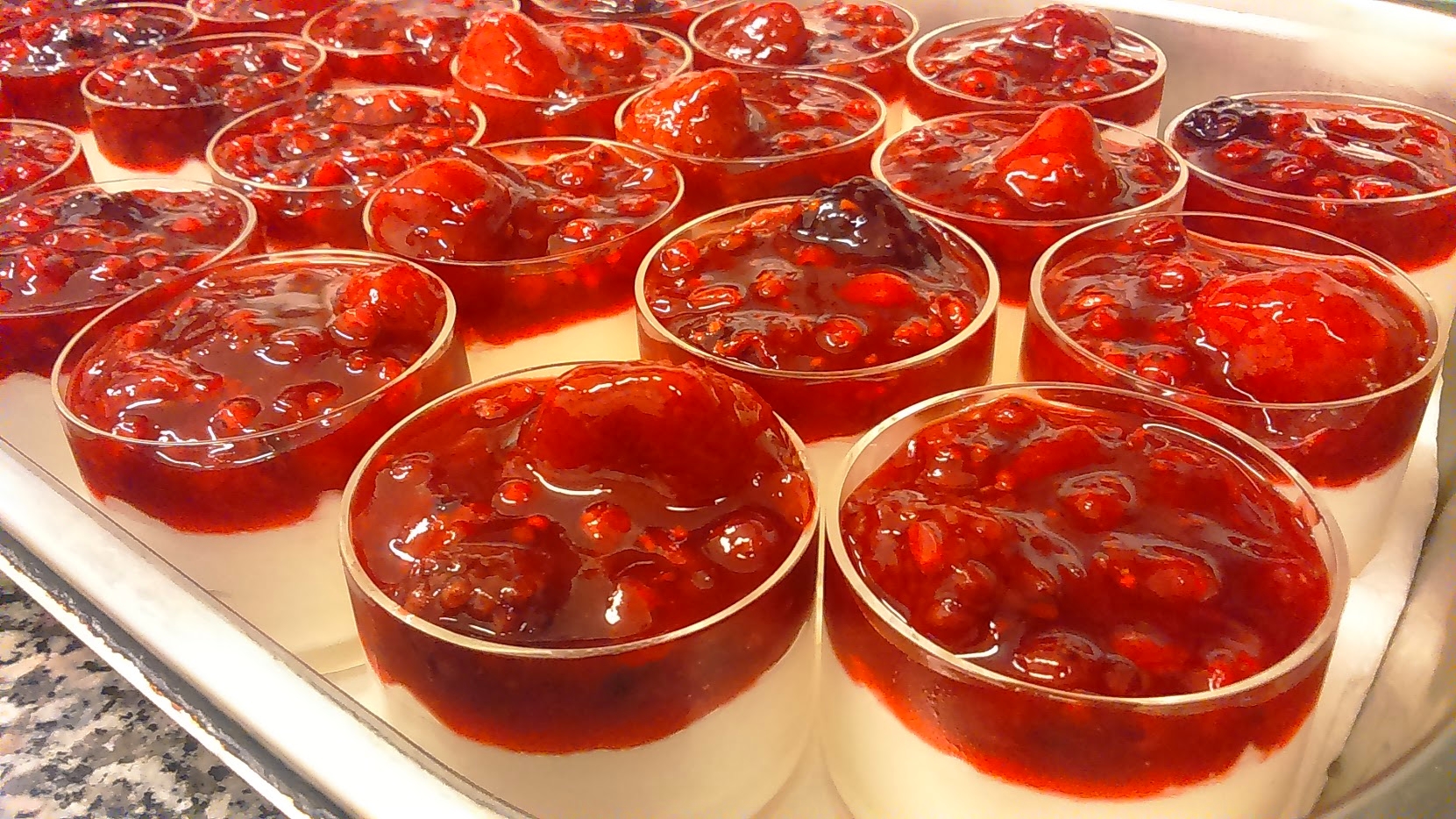 Panna cotta erdei gyümölcsös raguval