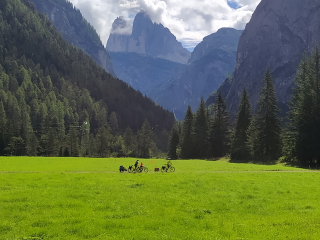 Hat inspiráló család, akik kontinenseken bicikliztek át gyerekekkel