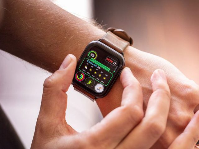 Gurman: alvásfigyelés funkció érkezik az Apple Watch-ra