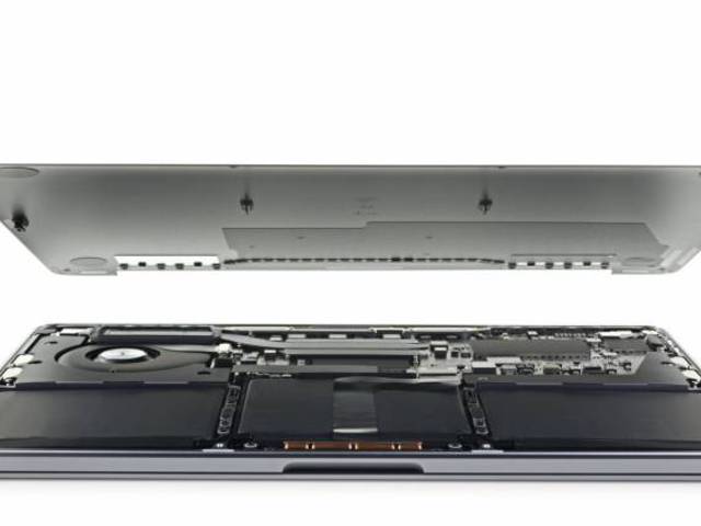 Kemény meló javítani az új, 13 hüvelykes MacBook Pro laptopot