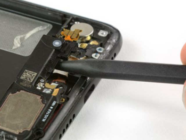 Ez van az új „csodafon” belsejében: szétszedték a Huawei P20 Prót