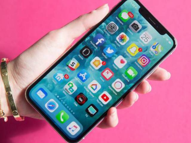 Az iPhone X miatt még tovább emelkedett az okostelefonok átlagára
