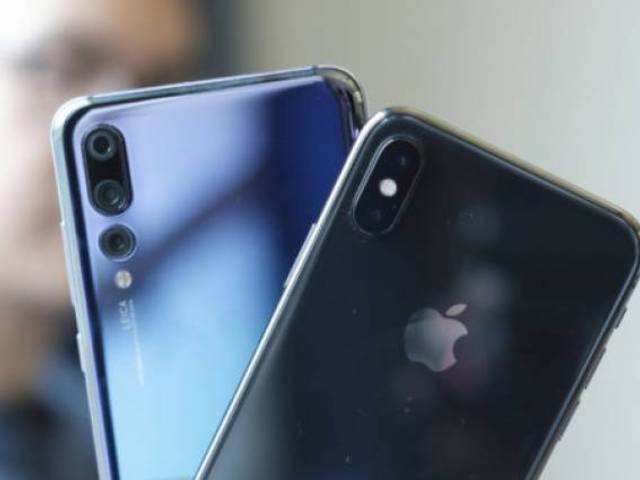 Jövőre válthat tripla kamerára az Apple