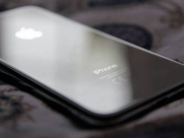 Több száz iPhone X alkalmatlan a telefonálásra