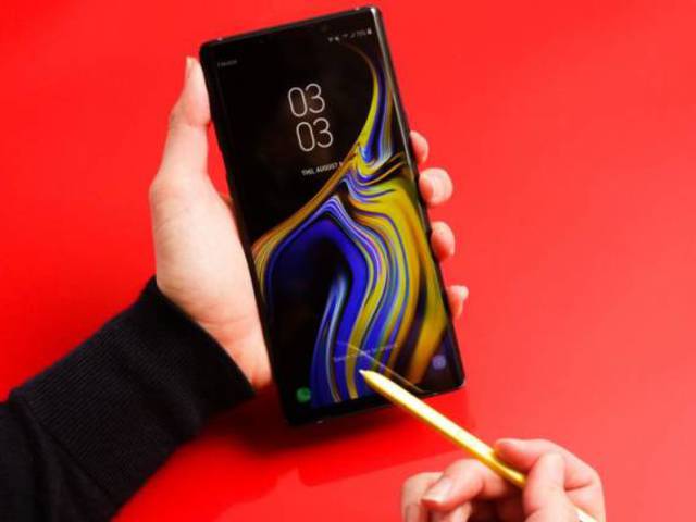 Váratlan húzással állt elő a Samsung: az olcsóbb okostelefonokba jönnek az újdonságok