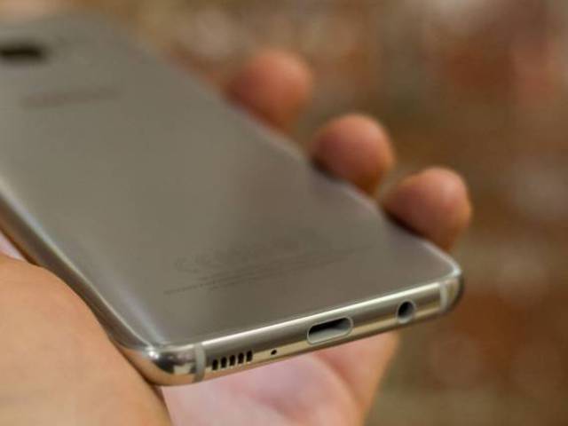 Újabb morzsák kerültek elő a Galaxy S9 hátlapjáról