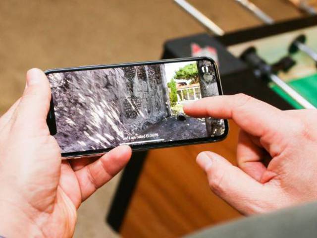 Készül az összehajtható iPhone?